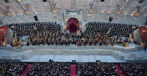  「Understanding Opera」: あなたの魂を揺さぶるイタリア・オペラの奥深さを探求する旅へ